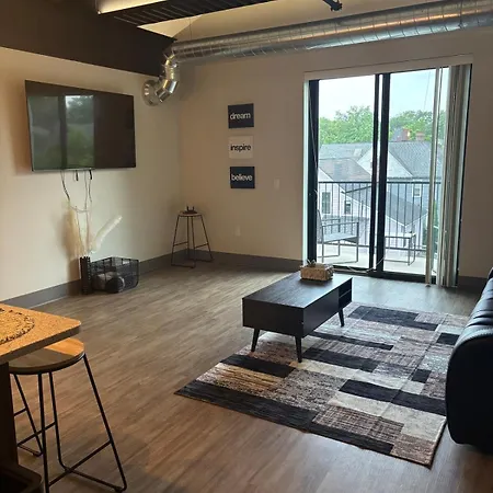 New 1Br Luxury Condo Private Balcony 303